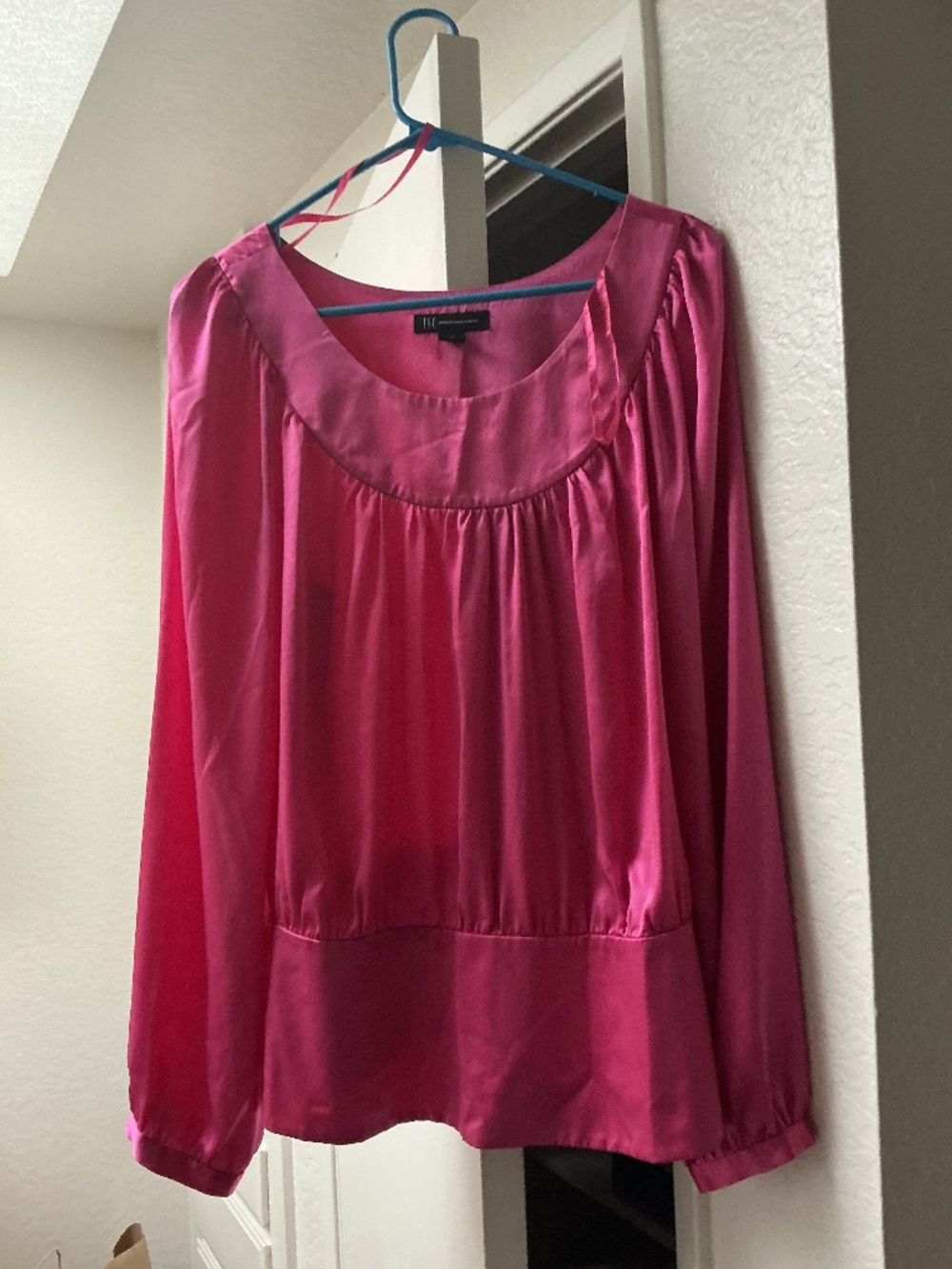 Vintage Y2K Inc 100 percent silk pink top new without tags with lovely buttons